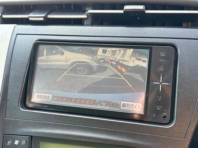 プリウス Ｓ　ＥＴＣ　クリアランスソナー　バックカメラ　ナビ　ＴＶ　アルミホイール　ＣＶＴ　スマートキー　アイドリングストップ　電動格納ミラー　盗難防止システム　ＣＤ　ミュージックプレイヤー接続可（6枚目）