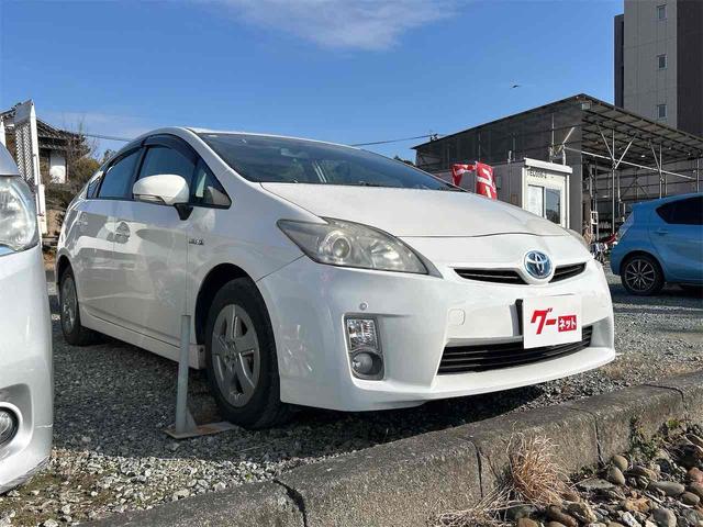 プリウス Ｓ　ＥＴＣ　クリアランスソナー　バックカメラ　ナビ　ＴＶ　アルミホイール　ＣＶＴ　スマートキー　アイドリングストップ　電動格納ミラー　盗難防止システム　ＣＤ　ミュージックプレイヤー接続可（14枚目）