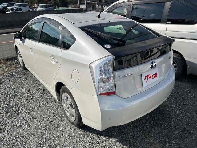 プリウス Ｓ　ＥＴＣ　クリアランスソナー　バックカメラ　ナビ　ＴＶ　アルミホイール　ＣＶＴ　スマートキー　アイドリングストップ　電動格納ミラー　盗難防止システム　ＣＤ　ミュージックプレイヤー接続可（17枚目）