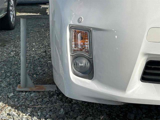 プリウス Ｓ　ＥＴＣ　クリアランスソナー　バックカメラ　ナビ　ＴＶ　アルミホイール　ＣＶＴ　スマートキー　アイドリングストップ　電動格納ミラー　盗難防止システム　ＣＤ　ミュージックプレイヤー接続可（22枚目）