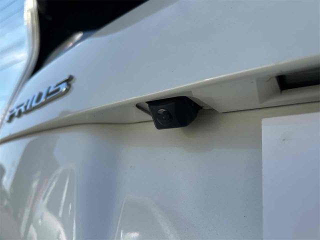 プリウス Ｓ　ＥＴＣ　クリアランスソナー　バックカメラ　ナビ　ＴＶ　アルミホイール　ＣＶＴ　スマートキー　アイドリングストップ　電動格納ミラー　盗難防止システム　ＣＤ　ミュージックプレイヤー接続可（28枚目）