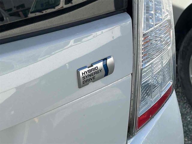 プリウス Ｓ　ＥＴＣ　クリアランスソナー　バックカメラ　ナビ　ＴＶ　アルミホイール　ＣＶＴ　スマートキー　アイドリングストップ　電動格納ミラー　盗難防止システム　ＣＤ　ミュージックプレイヤー接続可（29枚目）