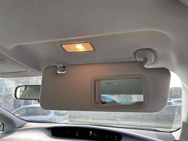 プリウス Ｓ　ＥＴＣ　クリアランスソナー　バックカメラ　ナビ　ＴＶ　アルミホイール　ＣＶＴ　スマートキー　アイドリングストップ　電動格納ミラー　盗難防止システム　ＣＤ　ミュージックプレイヤー接続可（41枚目）