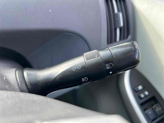 プリウス Ｓ　ＥＴＣ　クリアランスソナー　バックカメラ　ナビ　ＴＶ　アルミホイール　ＣＶＴ　スマートキー　アイドリングストップ　電動格納ミラー　盗難防止システム　ＣＤ　ミュージックプレイヤー接続可（44枚目）