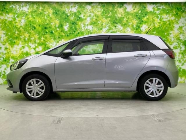 フィット ｅＨＥＶベーシック　衝突安全装置／車線逸脱防止支援システム／ヘッドランプ　ＬＥＤ／ＥＴＣ／ＥＢＤ付ＡＢＳ／横滑り防止装置／アイドリングストップ／クルーズコントロール／禁煙車／エアバッグ　運転席／エアバッグ　助手席（2枚目）