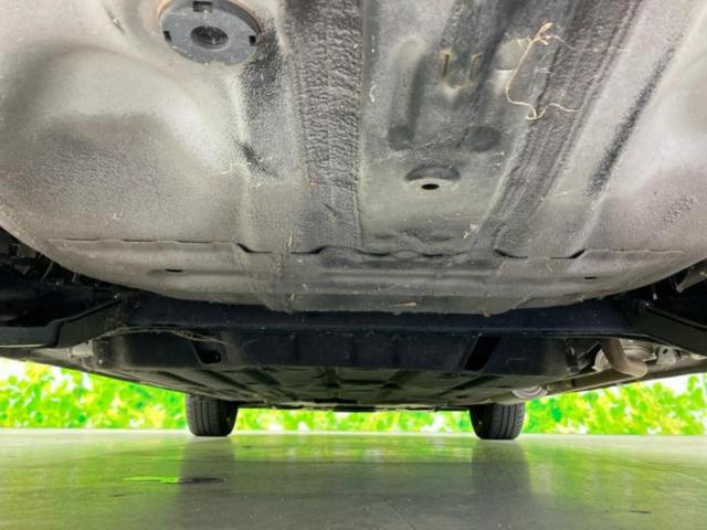 フィット ｅＨＥＶベーシック　衝突安全装置／車線逸脱防止支援システム／ヘッドランプ　ＬＥＤ／ＥＴＣ／ＥＢＤ付ＡＢＳ／横滑り防止装置／アイドリングストップ／クルーズコントロール／禁煙車／エアバッグ　運転席／エアバッグ　助手席（41枚目）