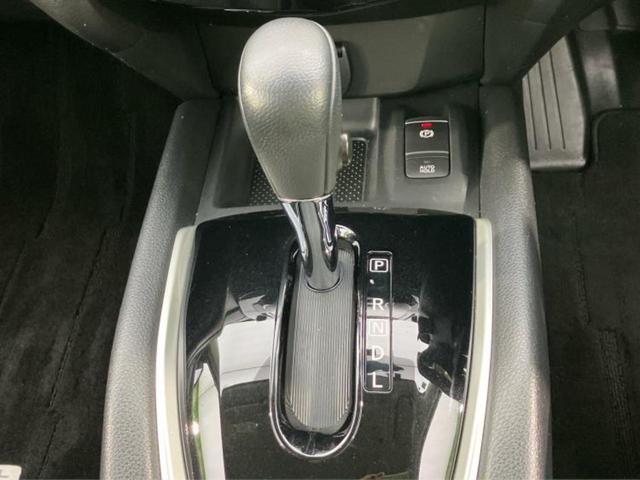 エクストレイル ４ＷＤ２０Ｘｉ　新品タイヤ／保証書／純正　９インチ　ＳＤナビ／インテリジェントルームミラー／衝突安全装置／車線逸脱防止支援システム／電動バックドア／ヘッドランプ　ＬＥＤ／ＥＴＣ／ＥＢＤ付ＡＢＳ／横滑り防止装置　４ＷＤ（17枚目）