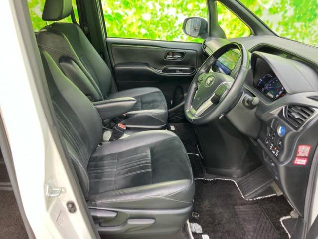 エスクァイア ハイブリッドＧｉプレミアムＰブラックテーラード　新品タイヤ／エアロ／保証書／社外　１１インチ　ＳＤナビ／フリップダウンモニター　社外　１２．８インチ／衝突安全装置／両側電動スライドドア／シートヒーター／車線逸脱防止支援システム　衝突被害軽減システム（5枚目）