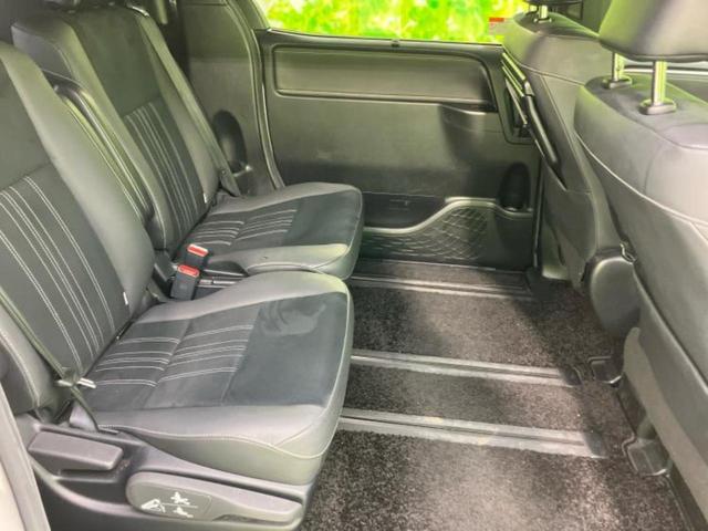 エスクァイア ハイブリッドＧｉプレミアムＰブラックテーラード　新品タイヤ／エアロ／保証書／社外　１１インチ　ＳＤナビ／フリップダウンモニター　社外　１２．８インチ／衝突安全装置／両側電動スライドドア／シートヒーター／車線逸脱防止支援システム　衝突被害軽減システム（7枚目）