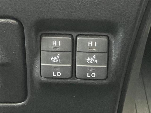 エスクァイア ハイブリッドＧｉプレミアムＰブラックテーラード　新品タイヤ／エアロ／保証書／社外　１１インチ　ＳＤナビ／フリップダウンモニター　社外　１２．８インチ／衝突安全装置／両側電動スライドドア／シートヒーター／車線逸脱防止支援システム　衝突被害軽減システム（17枚目）