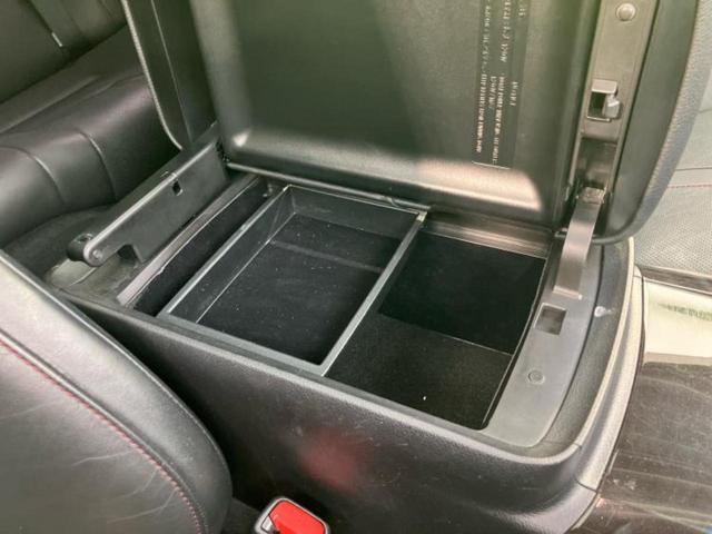 クラウン アスリートＳ－Ｔ　サンルーフ／エアロ／保証書／純正　ＳＤナビ／シート　フルレザー／ヘッドランプ　ＬＥＤ／Ｂｌｕｅｔｏｏｔｈ接続／ＥＴＣ／ＥＢＤ付ＡＢＳ／横滑り防止装置／アイドリングストップ／クルーズコントロール（32枚目）