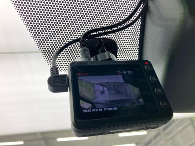 ヴォクシー ハイブリッドＳ－Ｚ　保証書／ディスプレイオーディオ＋ナビ１０．５インチ／デジタルインナーミラー／トヨタセーフティセンス／両側電動スライドドア／シートヒーター／パノラミックビューモニター／車線逸脱防止支援システム　ドラレコ（42枚目）