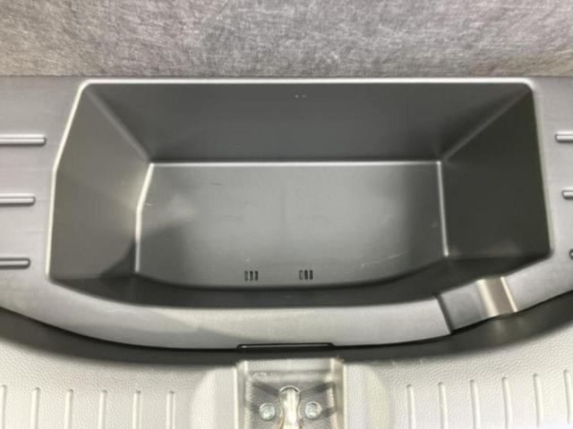 フィット ｅＨＥＶベーシック　新品タイヤ／保証書／社外　メモリーナビ／ホンダセンシング／車線逸脱防止支援システム／ヘッドランプ　ＬＥＤ／ＵＳＢジャック／Ｂｌｕｅｔｏｏｔｈ接続／ＥＴＣ／ＥＢＤ付ＡＢＳ／横滑り防止装置　バックカメラ（26枚目）