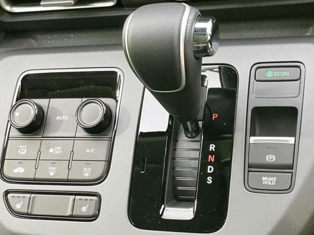 フリード クロスター　保証書／純正　８インチ　ナビ／ホンダセンシング／両側電動スライドドア／シートヒーター　前席／車線逸脱防止支援システム／登録済未使用車／ヘッドランプ　ＬＥＤ／ＵＳＢジャック／Ｂｌｕｅｔｏｏｔｈ接続（18枚目）