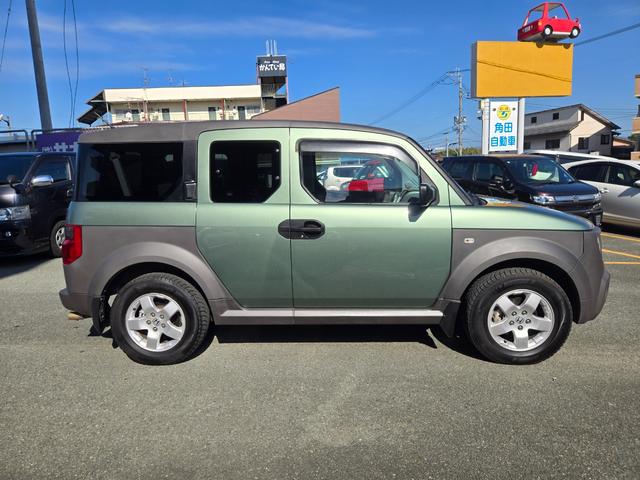 エレメント 　ベースグレード　４ＷＤ　ナビ　ＥＴＣ　ＨＩＤヘッドライト　観音開き　純正アルミホイール　キーレス　スペアキー　エンジンスターター　ドラレコ　取扱説明書　記録簿付（4枚目）