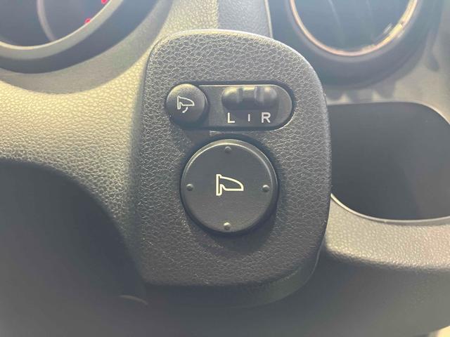 フィット ＲＳ　６速ＭＴ　ＥＴＣ　ナビ　アルミホイール　ＨＩＤ　電動格納ミラー　盗難防止システム　衝突安全ボディ　ＡＢＳ　ＣＤ　ＤＶＤ再生　Ｂｌｕｅｔｏｏｔｈ　エアコン　パワーステアリング　パワーウィンドウ（10枚目）