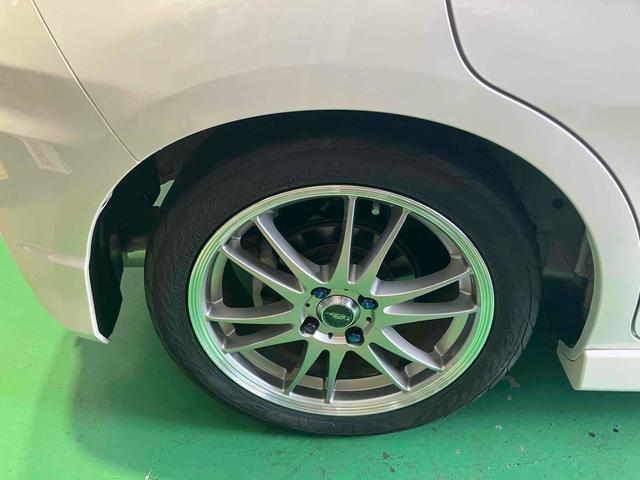 フィット ＲＳ　６速ＭＴ　ＥＴＣ　ナビ　アルミホイール　ＨＩＤ　電動格納ミラー　盗難防止システム　衝突安全ボディ　ＡＢＳ　ＣＤ　ＤＶＤ再生　Ｂｌｕｅｔｏｏｔｈ　エアコン　パワーステアリング　パワーウィンドウ（28枚目）