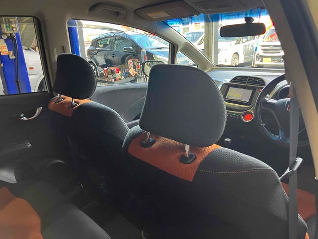 フィット ＲＳ　６速ＭＴ　ＥＴＣ　ナビ　アルミホイール　ＨＩＤ　電動格納ミラー　盗難防止システム　衝突安全ボディ　ＡＢＳ　ＣＤ　ＤＶＤ再生　Ｂｌｕｅｔｏｏｔｈ　エアコン　パワーステアリング　パワーウィンドウ（51枚目）