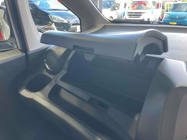 フィット ＲＳ　６速ＭＴ　ＥＴＣ　ナビ　アルミホイール　ＨＩＤ　電動格納ミラー　盗難防止システム　衝突安全ボディ　ＡＢＳ　ＣＤ　ＤＶＤ再生　Ｂｌｕｅｔｏｏｔｈ　エアコン　パワーステアリング　パワーウィンドウ（60枚目）