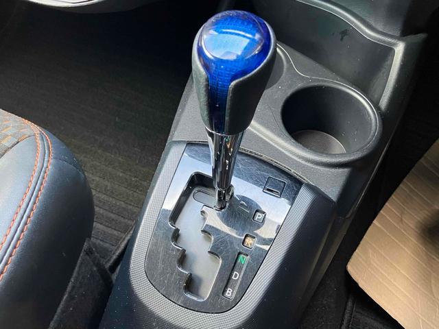 アクア X-アーバン バックカメラ ナビ TV アルミホイール オートライト スマートキー 電動格納ミラー シートヒーター CVT 衝突安全ボディ ABS ESC CD USB ミュージックプレイヤー接続可(9枚目)