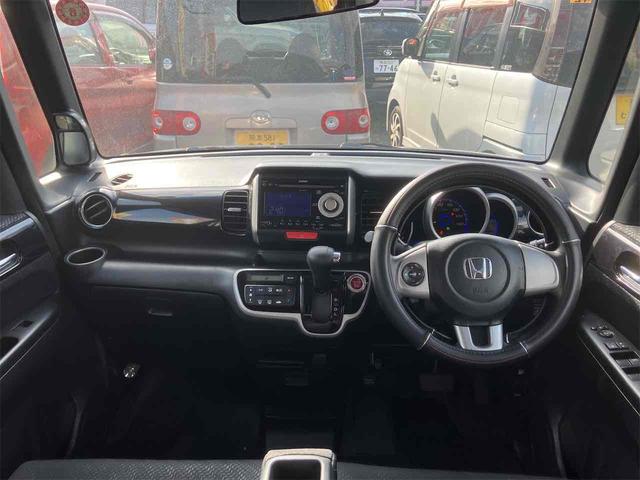 N-BOXカスタム G・Lパッケージ 両側スライド・片側電動 オートライト HID スマートキー アイドリングストップ 電動格納ミラー ベンチシート CVT 盗難防止システム ABS ESC CD ミュージックプレイヤー接続可(2枚目)