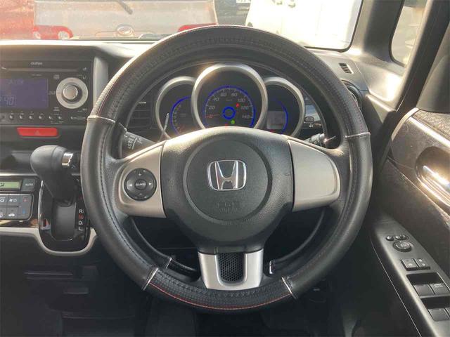 N-BOXカスタム G・Lパッケージ 両側スライド・片側電動 オートライト HID スマートキー アイドリングストップ 電動格納ミラー ベンチシート CVT 盗難防止システム ABS ESC CD ミュージックプレイヤー接続可(3枚目)