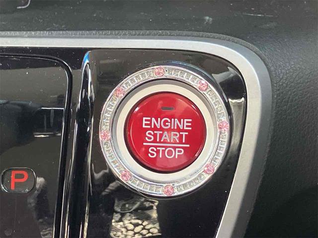 N-BOXカスタム G・Lパッケージ 両側スライド・片側電動 オートライト HID スマートキー アイドリングストップ 電動格納ミラー ベンチシート CVT 盗難防止システム ABS ESC CD ミュージックプレイヤー接続可(5枚目)