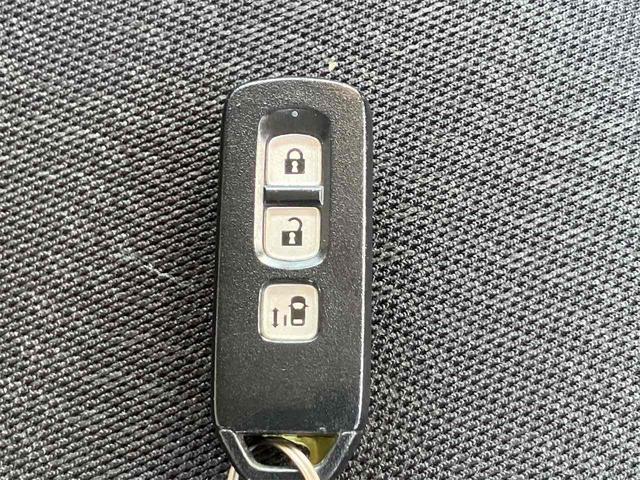 N-BOXカスタム G・Lパッケージ 両側スライド・片側電動 オートライト HID スマートキー アイドリングストップ 電動格納ミラー ベンチシート CVT 盗難防止システム ABS ESC CD ミュージックプレイヤー接続可(9枚目)