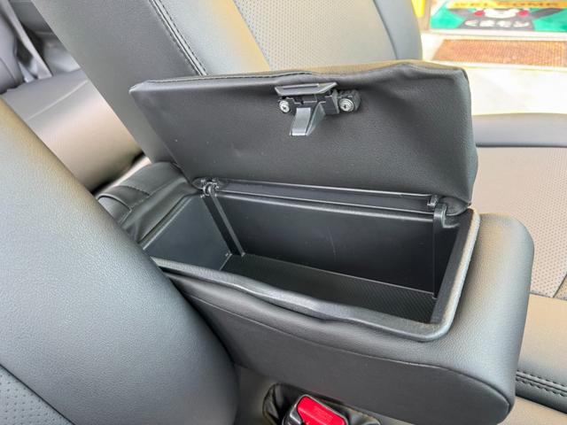 ムーヴキャンバス Ｘリミテッドメイクアップ　ＳＡＩＩ　社外ナビ　フルセグ　バックカメラ　両側パワスラ　ＬＥＤヘッドライト　フォグランプ　シートカバー　社外１４インチアルミ　革巻きステアリング　ステアリングスイッチ　キーフリー　エコアイドル　ＥＴＣ（70枚目）