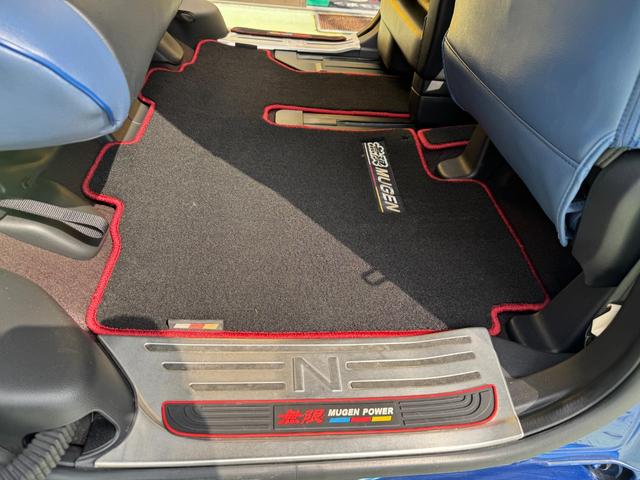 N-BOXカスタム G・EXターボホンダセンシング 無限フルエアロ マフラー バイザー 純正8インチナビ バックカメラ 純正15インチアルミ 両側パワスラ シートカバー ステアリングスイッチ クルコン LEDヘッドライト フォグランプ スマートキー(46枚目)