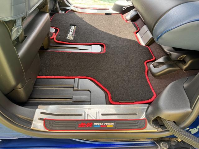 N-BOXカスタム G・EXターボホンダセンシング 無限フルエアロ マフラー バイザー 純正8インチナビ バックカメラ 純正15インチアルミ 両側パワスラ シートカバー ステアリングスイッチ クルコン LEDヘッドライト フォグランプ スマートキー(49枚目)