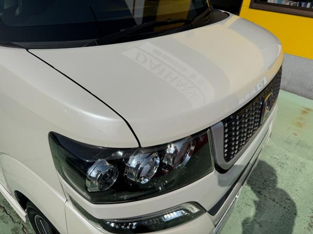 車道楽では、納車前にガラス系ボディーコーティング(1年保証付きクリスタルキーパー・施工証明書付き)を施工しますので、洗車が水洗いで楽々です!さらにヘッドライトコーティングもサービス!