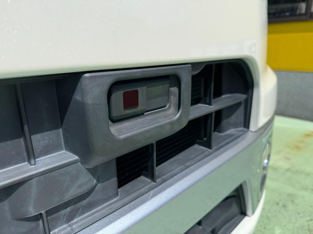 車道楽では、納車前にガラス系ボディーコーティング（１年保証付きクリスタルキーパー・施工証明書付き）を施工しますので、洗車が水洗いで楽々です！さらにヘッドライトコーティングもサービス！