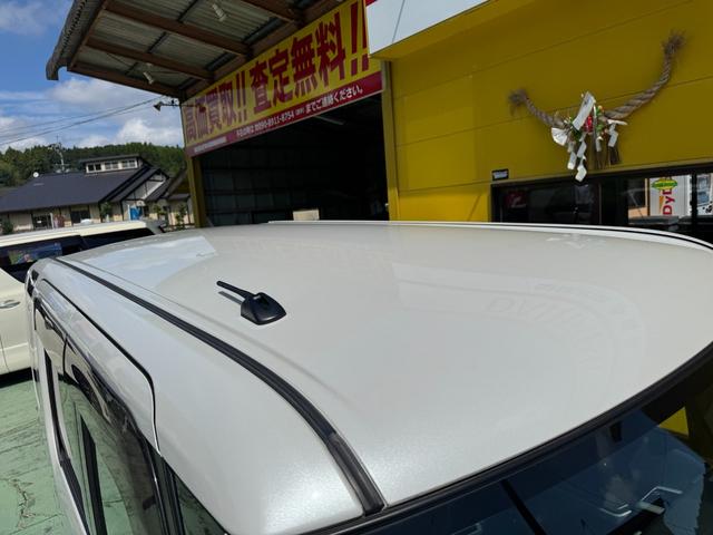 車道楽では、納車前にガラス系ボディーコーティング（１年保証付きクリスタルキーパー・施工証明書付き）を施工しますので、洗車が水洗いで楽々です！さらにヘッドライトコーティングもサービス！