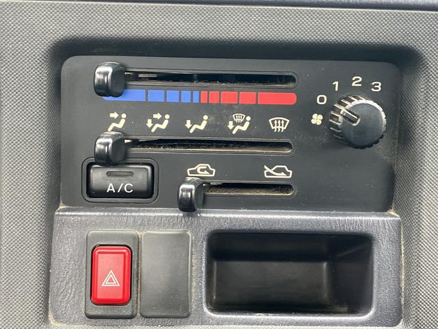 ＴＢ　４ＷＤ　軽トラック　５速マニュアル　エアコン　パワーステアリング　運転席エアバッグ　ラジオオーディオ(32枚目)