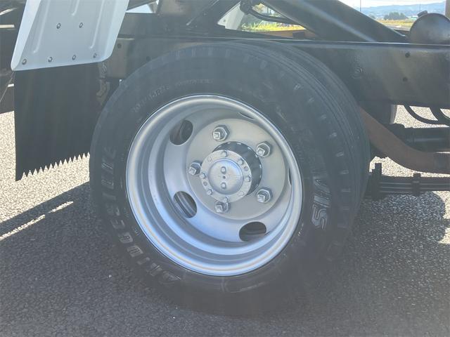 キャンター ダンプ　２．０ｔ　５速ＭＴ　後輪ダブル　エアコン　パワーステアリング　パワーウィンドウ　運転席エアバッグ（13枚目）