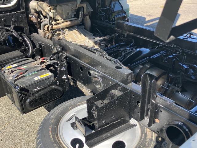キャンター ダンプ　２．０ｔ　５速ＭＴ　後輪ダブル　エアコン　パワーステアリング　パワーウィンドウ　運転席エアバッグ（14枚目）