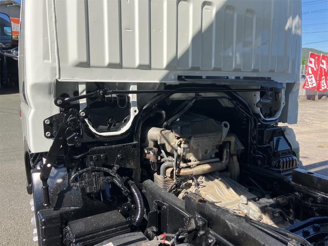 キャンター ダンプ　２．０ｔ　５速ＭＴ　後輪ダブル　エアコン　パワーステアリング　パワーウィンドウ　運転席エアバッグ（17枚目）