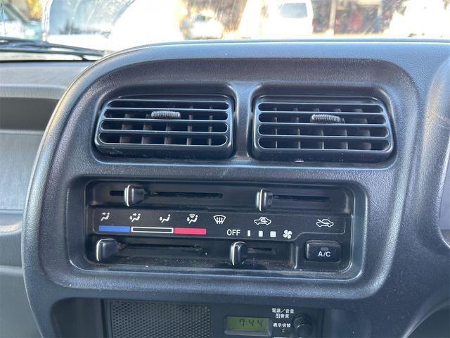 キャリイトラック 　４ＷＤ　軽トラック　５速ＭＴ　エアコン（32枚目）