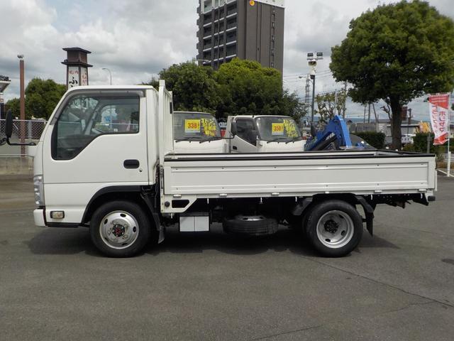 エルフトラック 　１．５ｔ積　平ボディ４ＷＤ　全低床　５ＭＴ　切替付き４ＷＤ　ダブルタイヤ　ターボ　１０尺平ボディ　荷台床ステンレス板張り　エアコン　パワステ　キーレス付　三方開（8枚目）