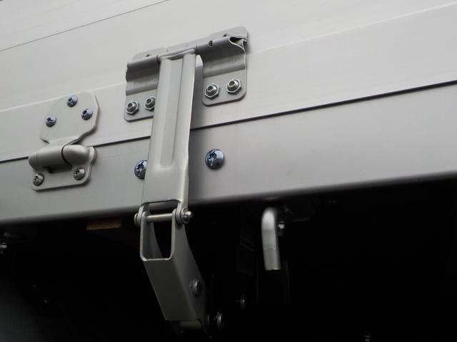 ファイター 　標準幅　増トンセルフクレーン　４段ラジコン　タダノ製ハイジャッキ　７．２トン積み　未使用　ターボ　衝突軽減ブレーキ　横滑り防止装置　ＥＴＣ　キーレス　フロントフォグランプ　三方開　後輪ダブル　ベッド付（24枚目）