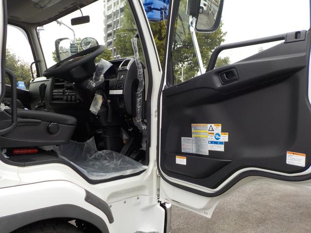 ファイター 　標準幅　増トンセルフクレーン　４段ラジコン　タダノ製ハイジャッキ　７．２トン積み　未使用　ターボ　衝突軽減ブレーキ　横滑り防止装置　ＥＴＣ　キーレス　フロントフォグランプ　三方開　後輪ダブル　ベッド付（41枚目）