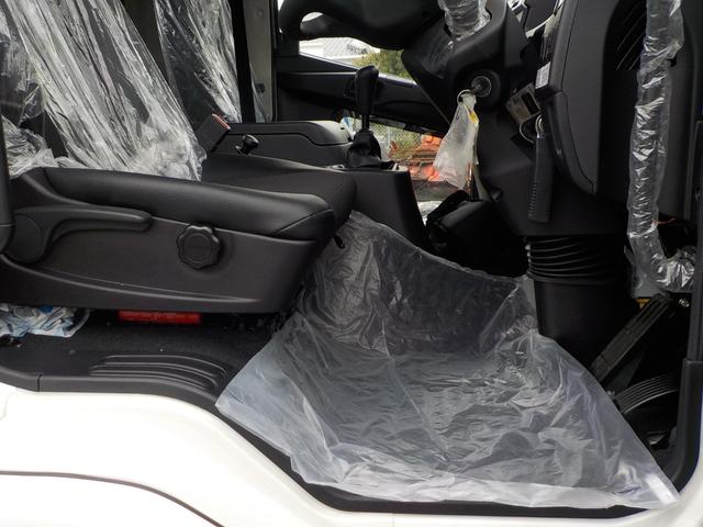 ファイター 　標準幅　増トンセルフクレーン　４段ラジコン　タダノ製ハイジャッキ　７．２トン積み　未使用　ターボ　衝突軽減ブレーキ　横滑り防止装置　ＥＴＣ　キーレス　フロントフォグランプ　三方開　後輪ダブル　ベッド付（42枚目）