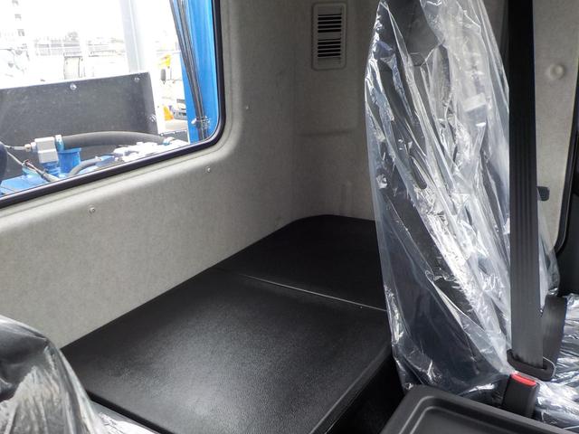 ファイター 　標準幅　増トンセルフクレーン　４段ラジコン　タダノ製ハイジャッキ　７．２トン積み　未使用　ターボ　衝突軽減ブレーキ　横滑り防止装置　ＥＴＣ　キーレス　フロントフォグランプ　三方開　後輪ダブル　ベッド付（54枚目）