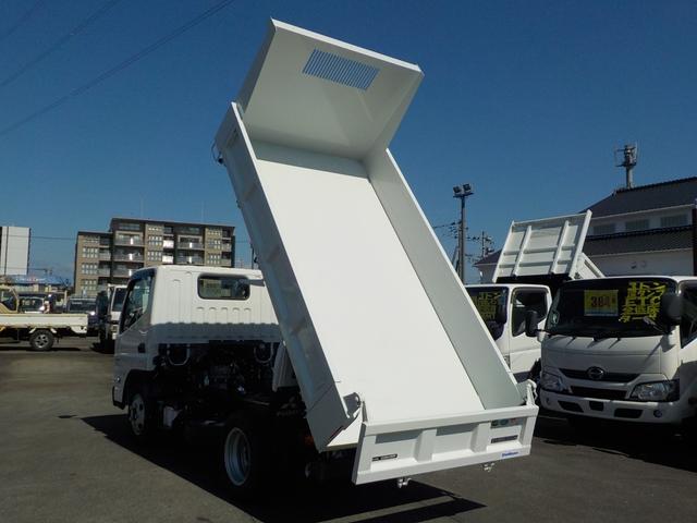 キャンター 3tダンプ 全低床強化 新明和 5MT ターボ 衝突軽減ブレーキ 横滑り防止 バックカメラ 障害物センサー スマートキー キーレス フロントフォグランプ 三方開 後輪ダブル(9枚目)