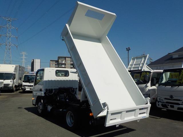 キャンター 3tダンプ 全低床強化 新明和 5MT ターボ 衝突軽減ブレーキ 横滑り防止 バックカメラ 障害物センサー スマートキー キーレス フロントフォグランプ 三方開 後輪ダブル(9枚目)