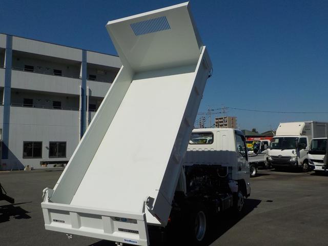 キャンター 3tダンプ 全低床強化 新明和 5MT ターボ 衝突軽減ブレーキ 横滑り防止 バックカメラ 障害物センサー スマートキー キーレス フロントフォグランプ 三方開 後輪ダブル(11枚目)