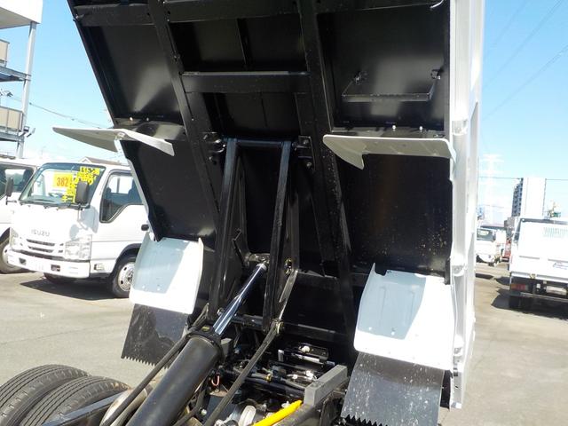 キャンター 3tダンプ 全低床強化 新明和 5MT ターボ 衝突軽減ブレーキ 横滑り防止 バックカメラ 障害物センサー スマートキー キーレス フロントフォグランプ 三方開 後輪ダブル(19枚目)