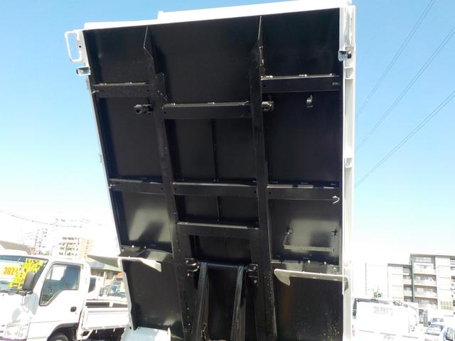 キャンター 3tダンプ 全低床強化 新明和 5MT ターボ 衝突軽減ブレーキ 横滑り防止 バックカメラ 障害物センサー スマートキー キーレス フロントフォグランプ 三方開 後輪ダブル(20枚目)