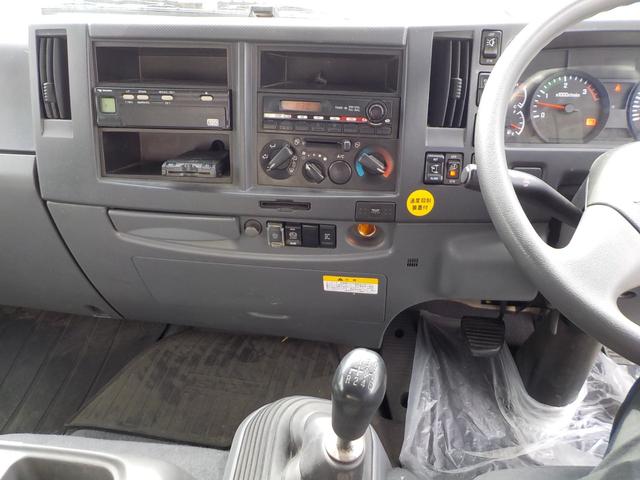 フォワード 　増トン　ハイジャッキクレーン造りボデー　ウインチ　ラジコン　２４０馬力　４．１ｔ積　ターボ　ＥＴＣ　キーレス　フロントフォグランプ　低床　後輪ダブル　ベッド付（68枚目）